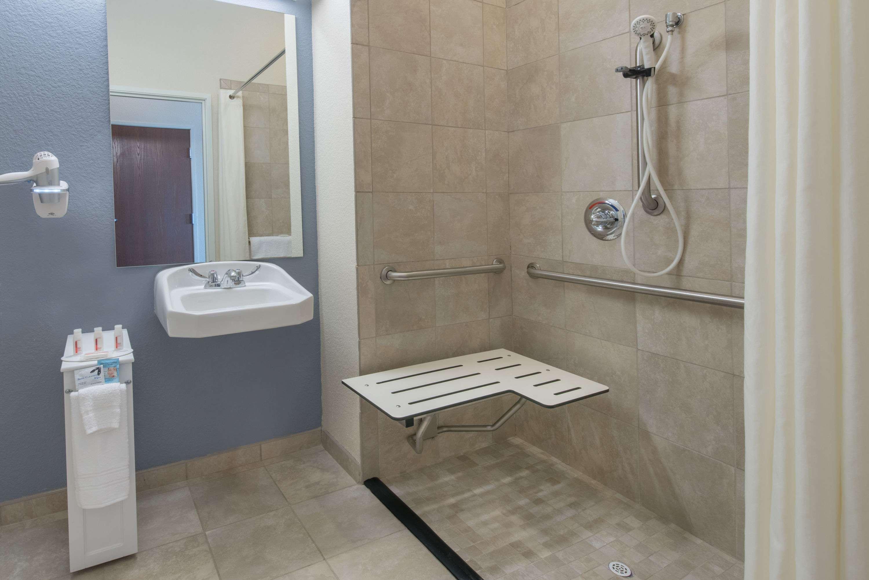 Days Inn By Wyndham Minot Zewnętrze zdjęcie