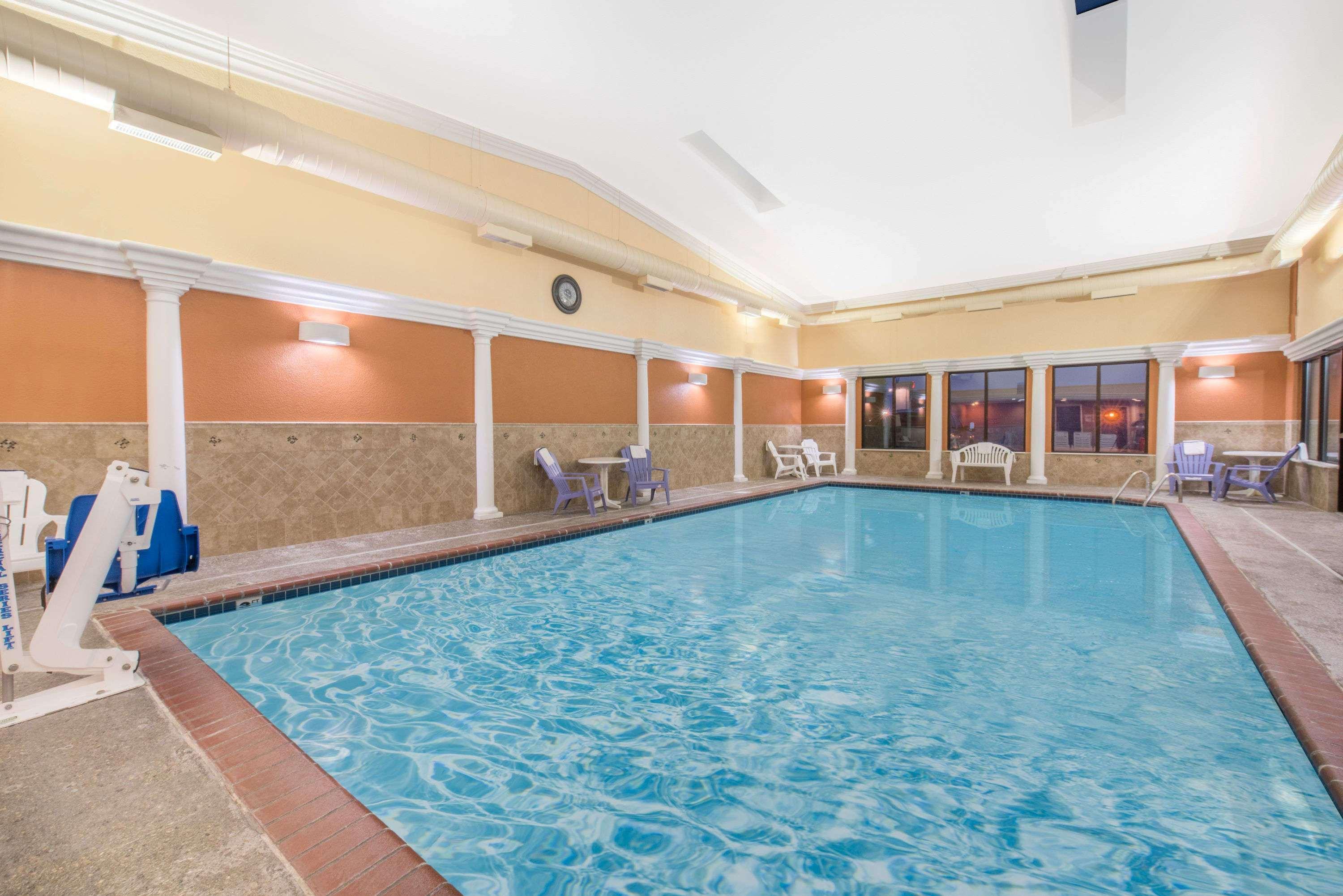 Days Inn By Wyndham Minot Zewnętrze zdjęcie